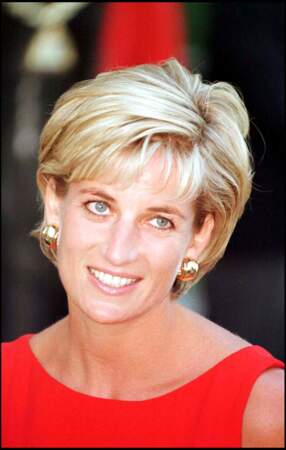 La princesse Diana avec sa coupe courte et son blond doré irrésistible.