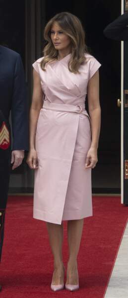 Melania Trump en robe rose pastel