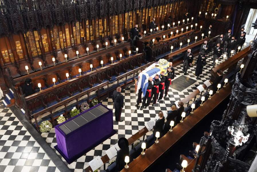 Le cercueil du prince Philip arrive à la chapelle Saint George 