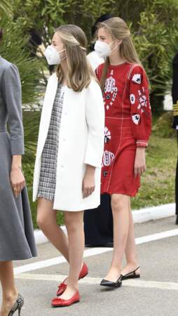 La princesse Leonor et L'infante Sofia d'Espagne assistent à l'inauguration du sous-marin Isaac Peral en Espagne ce 22 avril 
