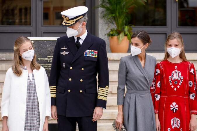 Le roi Felipe VI d'Espagne, son épouse, la reine Letizia d'Espagne et leurs filles Leonor et Sofia au lancement du sous-marin S-81 'Isaac Peral' à Carthagène, le 22 avril 2021
