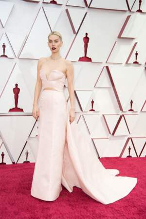 Vanessa Kirby en robe rose poudré Gucci et bijoux Cartier lors de la 93e cérémonie des Oscars le 25 avril 2021.