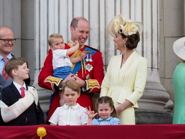Le prince William et Kate Middleton avec George, Charlotte et Louis au balcon du palais de Buckingham lors de la parade Trooping the Colour 2019, à Londres, le 8 juin 2019.