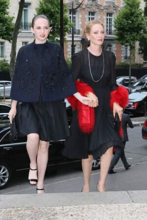 Uma Thurman et sa fille Maya Hawke, à Paris lors de la Fashion Week le 5 juillet 2014