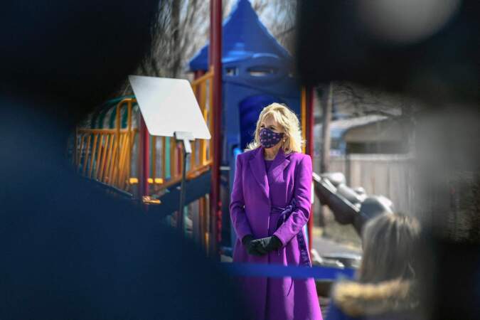 Jill Biden dans un manteau fuschsia Jonathan Cohen Studio, le 15 mars 2021