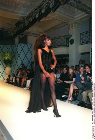 Naomi Campbell au défilé Automne-Hiver 1995/1996 Guy Laroche