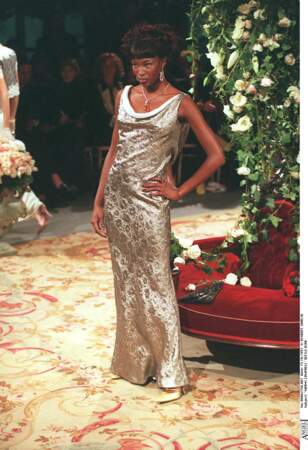 Naomi Campbell au défilé printemps-été 1998 Christian Dior