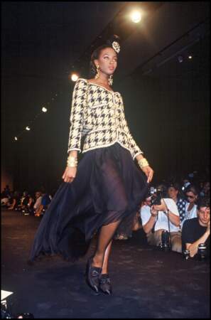 Naomi Campbell au défilé haute-couture automne hiver 1990/1991 Chanel