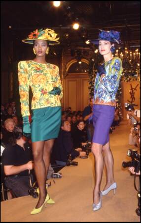 Naomi Campbell au défilé haute-couture Automne-hiver 1998 Yves Saint Laurent 