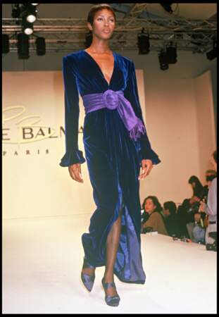Naomi Campbell au défilé automne-hiver 1993/1994 Pierre Balmain