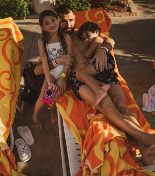 Ici Karim Benzema pose avec ses deux enfants, Mélia et Ibrahim, en janvier 2021