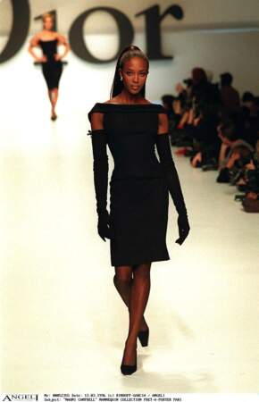 Naomi Campbell au défilé automne-hiver Christian Dior 1996/1997