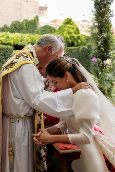 Belen Corsini avec la personne qui a célébré le mariage au Palais de Liria à Madrid, le 24 mai 2021. 