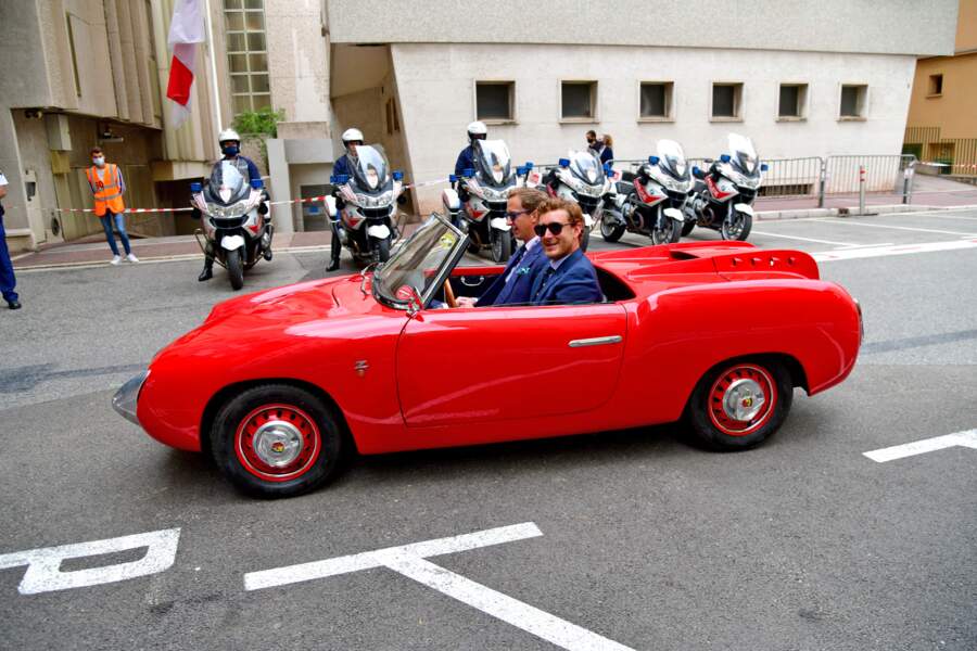 Pierre Casiraghi conduit une Fiat de collection dans les rues de Monaco lors du Grand Prix de Formule 1 de Monaco, le 23 mai 2021.
