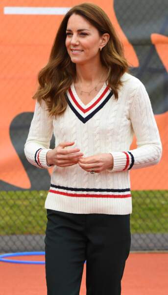 Kate Middleton recycle son pull Ralph Lauren pour une séance de sport, à Edimbourg, le 27 mai 2021.