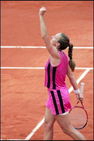 Mary Pierce en rose et grosse tresse à Roland Garros en 2005