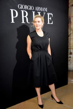 Kate Winslet en 2017 en petite robe noire au défilé Armani