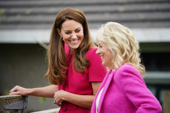Entre Kate Middleton et Jill Biden qui se rencontrent pour la première fois, la bonne humeur est au rendez-vous.