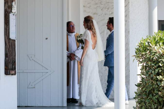 Laura Smet avec sa sublime robe de mariée dos-nu