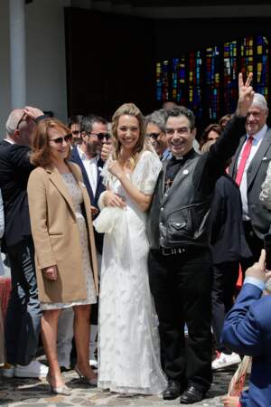 Laura Smet heureuse avec sa mère Nathalie Baye le jour de son mariage le 15 juin 2019.