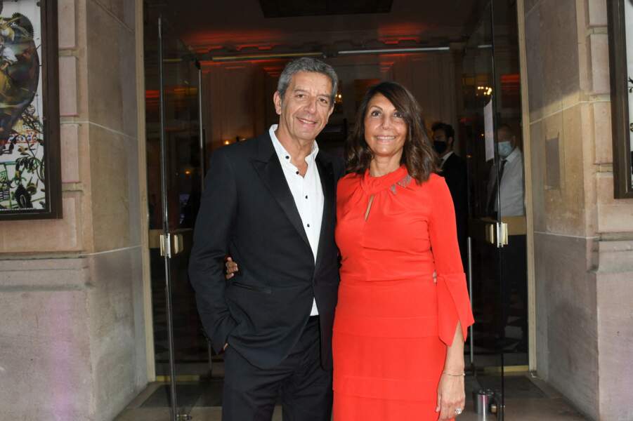 Michel Cymes et sa femme Nathalie ont fait une rare apparition commune en couple, lors de la soirée de gala "Enfance majuscule" à la salle Gaveau, à Paris, le 15 juin 2021.