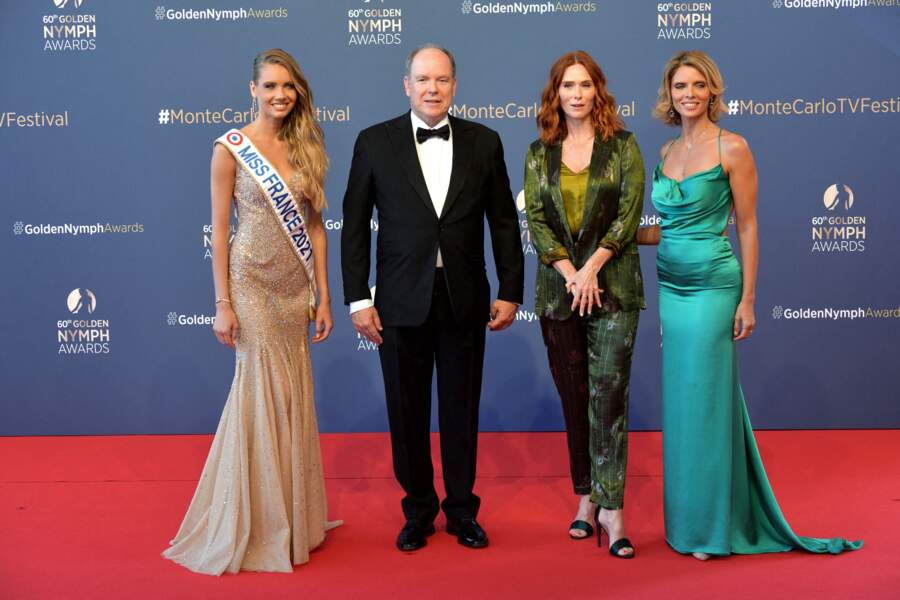 Le prince Albert II de Monaco a également pris la pose avec Amandine Petit, Audrey Fleurot et Sylvie Tellier lors du 60ème festival de télévision de Monte Carlo, ce mardi 22 juin 2021, à Monaco