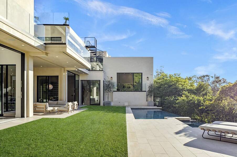 Brooklyn Beckham et Nicola Pelz  sont les heureux propriétaires de cette villa de luxe achetée plus de 10 millions d'euros.