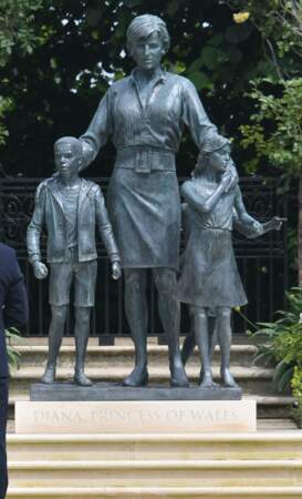 La statue de la princesse Diana dans les jardins de Kensington Palace à Londres, le 1er juillet 2021. 
