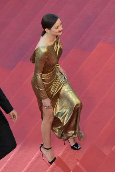 Marion Cotillard en 2016 glamour et pétillante en robe Dior lors du 69ème Festival International du Film de Cannes