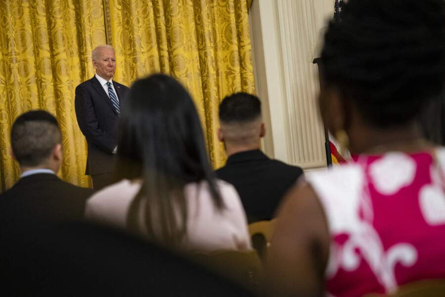 Joe Biden a voulu féliciter les personnes qui avaient reçu la nationalité américaine.