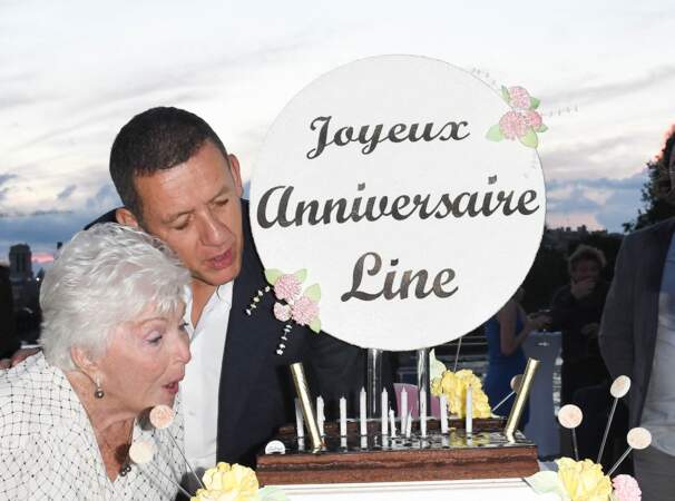 Line Renaud, qui a fêté, ce vendredi 2 juillet, ses 93 ans, a eu le droit à un beau gâteau d'anniversaire.