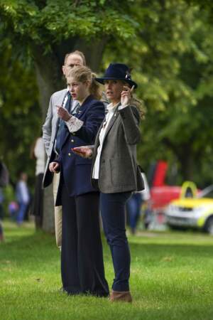 Accompagnée de ses parents, Lady Louise a fait sensation avec son nouveau style vestimentaire au Royal Windsor Horse Show ce samedi 3 juillet.
