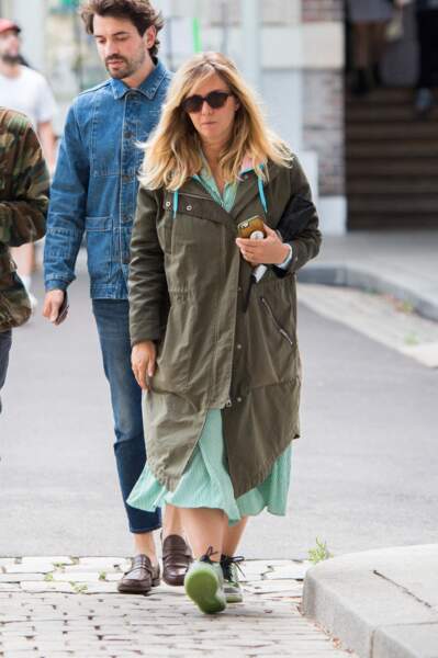 PHOTOS - Enora Malagré s'affiche avec son chéri Hugo à la Fashion Week ...