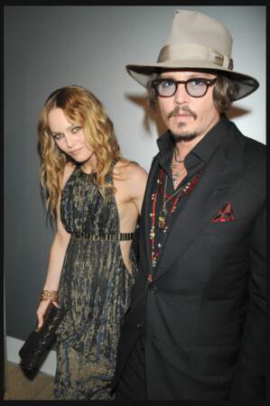 Vanessa Paradis en 2010 : électrique aux côtés de Johnny Depp dévoile sa silhouette en robe longue séduisante