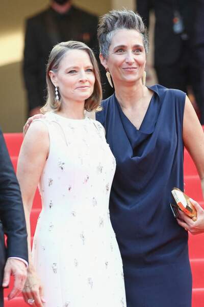 Alexandra Hedison et sa femme Jodie Foster, un couple soudé sur les marches du Festival de Cannes, ce 6 juillet 2021.
