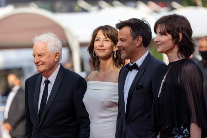 André Dussollier, Sophie Marceau, François Ozon et Géraldine Pailhas pour la montée des marches du film "Tout s'est bien passé" lors du 74ème Festival International du Film de Cannes, le 7 juillet 2021