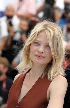 Mélanie Thierry, présidente du jury Camera d'Or, affiche un blond polaire ravissant à Cannes, le 7 juillet 2021.