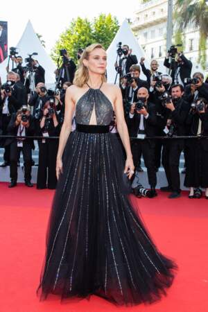 Diane Kruger a porté une somptueuse robe évasée Armani Privé pour la montée des marches du film "Tout s'est bien passé" lors du 74ème Festival International du Film de Cannes, le 7 juillet 2021