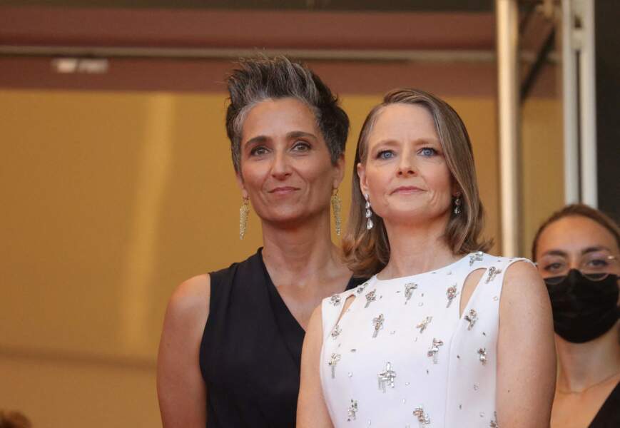Jodie Foster et sa femme Alexandra Hedison heureuses d'être là pour la cérémonie d'ouverture du 74ème Festival de Cannes. Le 6 juillet 2021