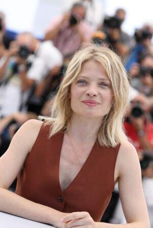 Mélanie Thierry arbore un tout nouveau blond polaire lors du 74ème festival international du film de Cannes le 7 juillet 2021