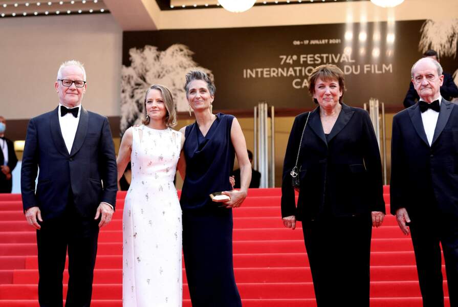 Jodie Foster et sa femme Alexandra Hedison, Roselyne Bachelot et Pierre Lescure : belle réunion pour la montée des marches du film « Annette » au Festival de Cannes. Le 6 juillet 2021