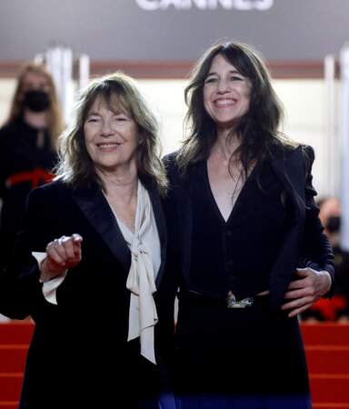 Charlotte Gainsbourg était habillée en Saint Laurent par Anthony Vaccarello, et sa mère Jane Birkin portait du Celine.