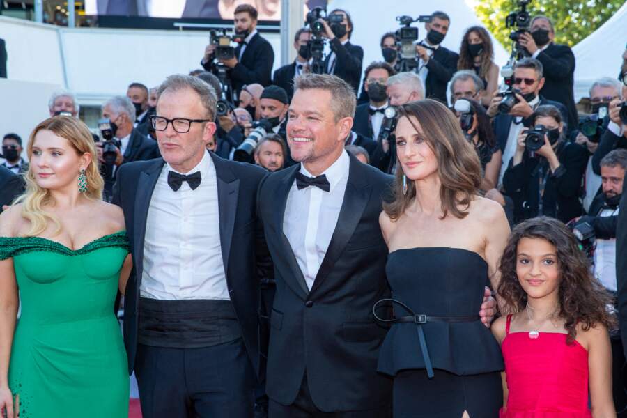 Abigail Breslin, Tom Mccarthy, Matt Damon, Camille Cottin et Lilou Siauvaud, pour la montée des marches du film "Stillwater" lors du 74ème Festival International du Film de Cannes, le 8 juillet 2021
