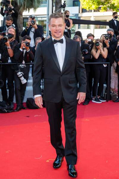 Matt Damon a quant à lui misé sur un costume noir Celine pour la montée des marches du film "Stillwater" lors du 74ème Festival International du Film de Cannes, le 8 juillet 2021