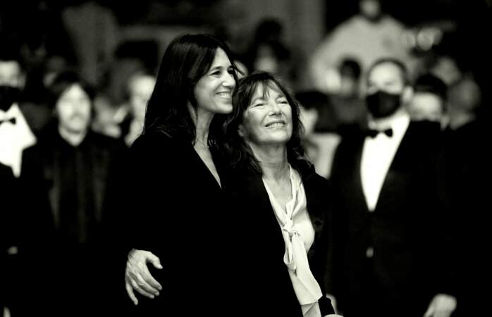 Charlotte Gainsbourg et sa mère Jane Birkin ont fait sensation sur le tapis rouge du Festival de Cannes ce 7 juillet 2021.