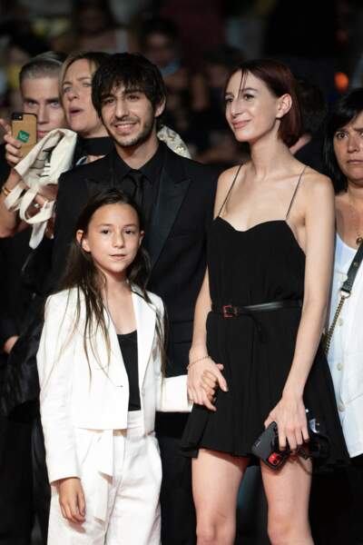 Ben, Alice et Joe Attal : rare apparition des trois enfants de Charlotte Gainsbourg et Yvan Attal lors de la montée des marches à Cannes ce 7 juillet 2021.