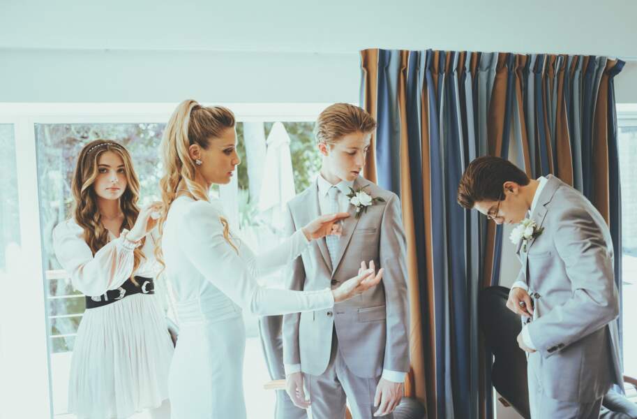 Claire Francisci et ses triplés Angélique, Florian et Léo le jour de son mariage avec Arnaud Ducret le 3 juillet 2021
