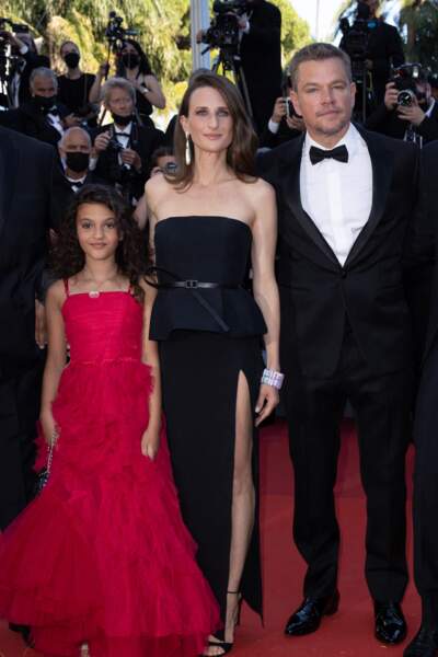 Lilou Siauvaud, Camille Cottin et Matt Damon posant tous les trois pour la montée des marches du film "Stillwater" lors du 74ème Festival International du Film de Cannes, le 8 juillet 2021