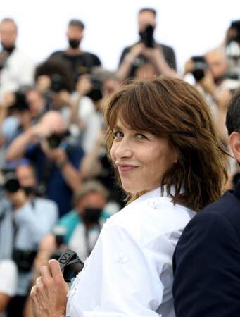 Une chose est sûre, Sophie Marceau n'est pas passée inaperçue au photocall du film "Tout s'est bien passé" lors du 74ème festival international du film de Cannes le 8 juillet 2021
