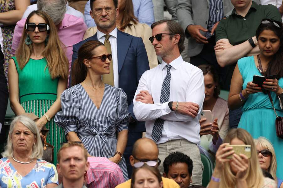 Pippa Middleton et James Matthews dans les gradins de Wimbledon, le 9 juillet 2021 à Londres
